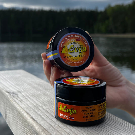 LV100 - VEĢETĀRĀ ZIEDE ''EVIJA'' AR KADIĶI UN PĪLĀDZI